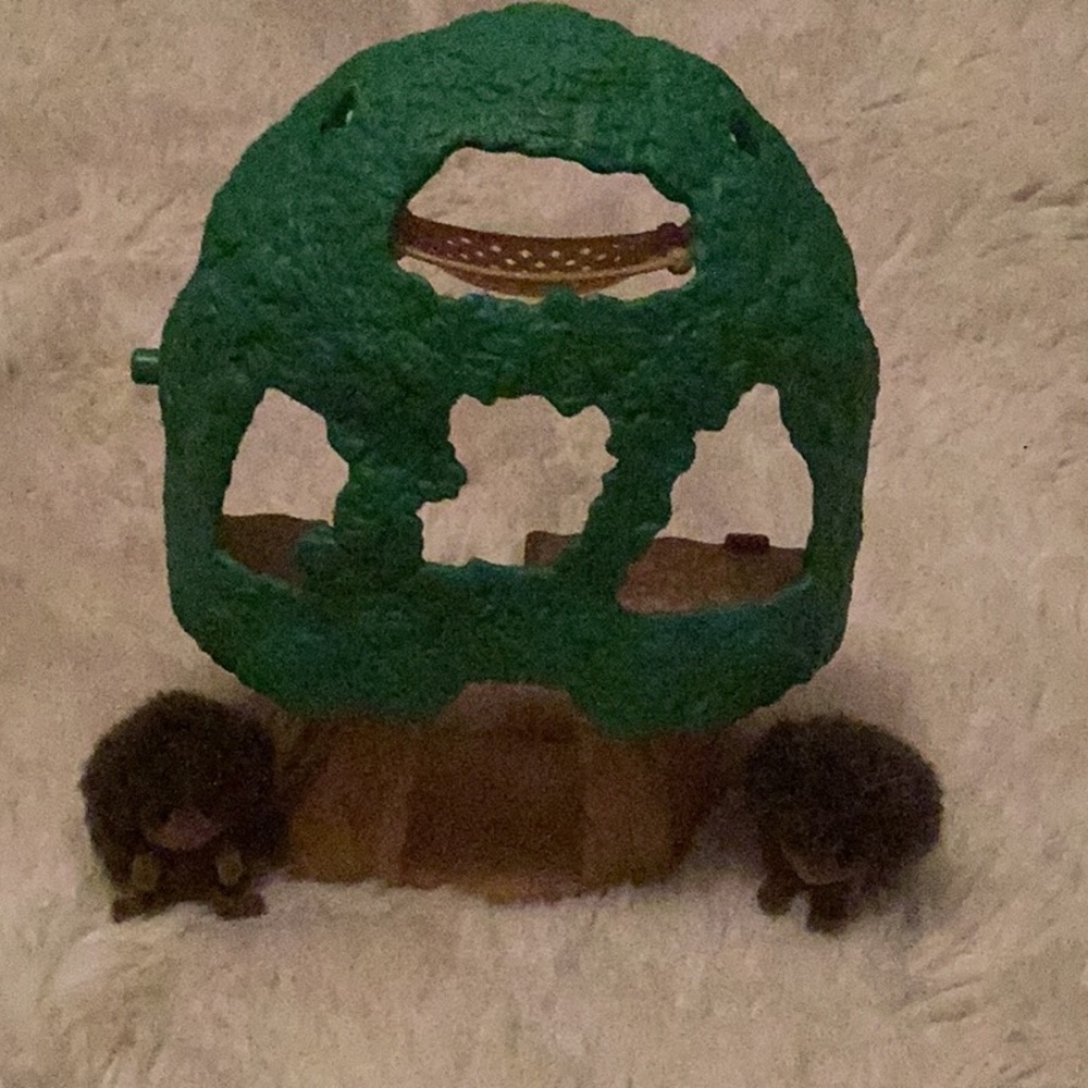 calcio critter tree house play set!! ( comes with hedgehog babies! )